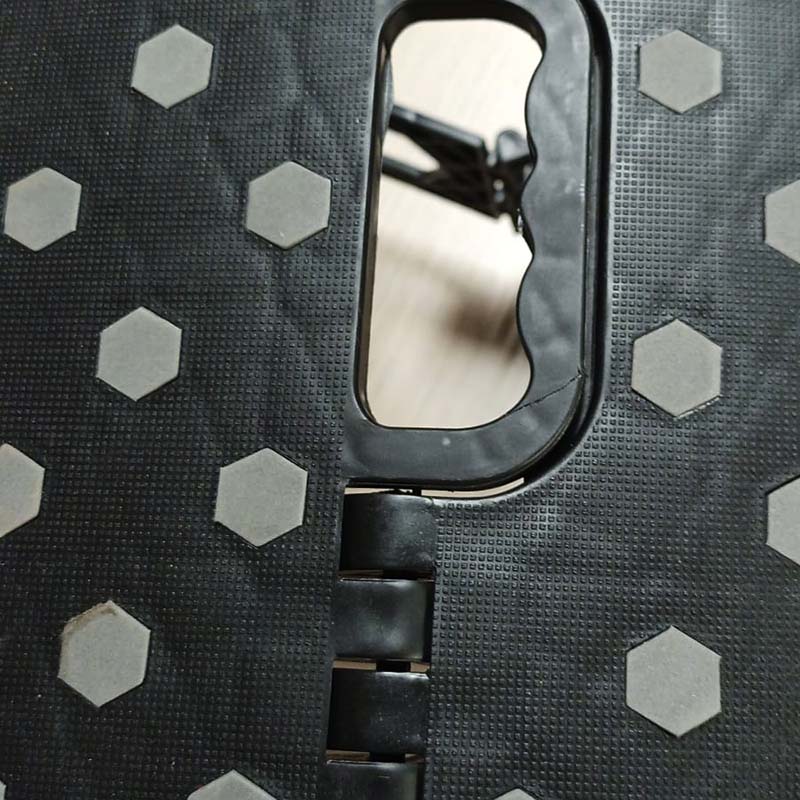 B-CHOICE | Sgabello Pieghevole in plastica da scuderia e maneggio (NERO) - B6379